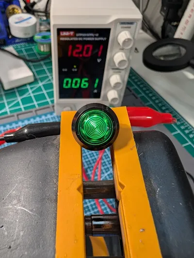 Power Supply with light connected